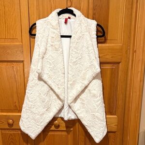 5/48 Ivory Textured Faux Fur Vest